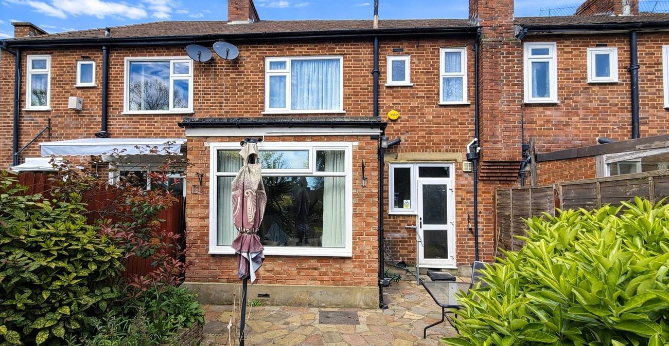 3 bedroom house for sale in London | Robinson Jackson