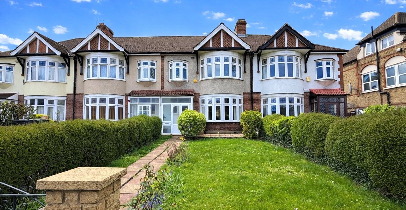 3 bedroom house for sale in London | Robinson Jackson