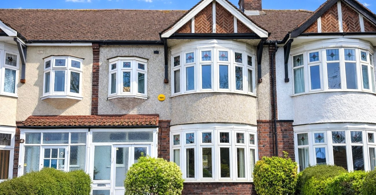 3 bedroom house for sale in London | Robinson Jackson