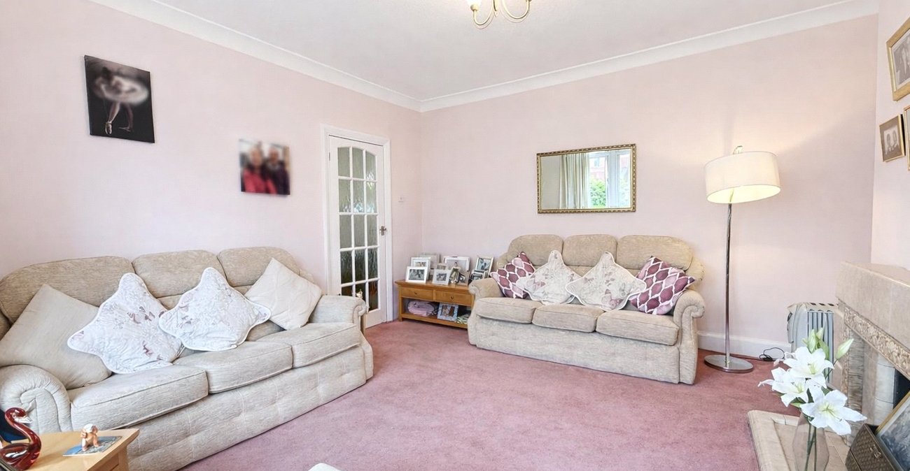 3 bedroom house for sale in London | Robinson Jackson