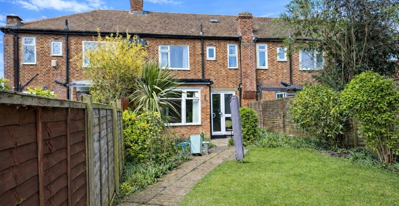 3 bedroom house for sale in London | Robinson Jackson