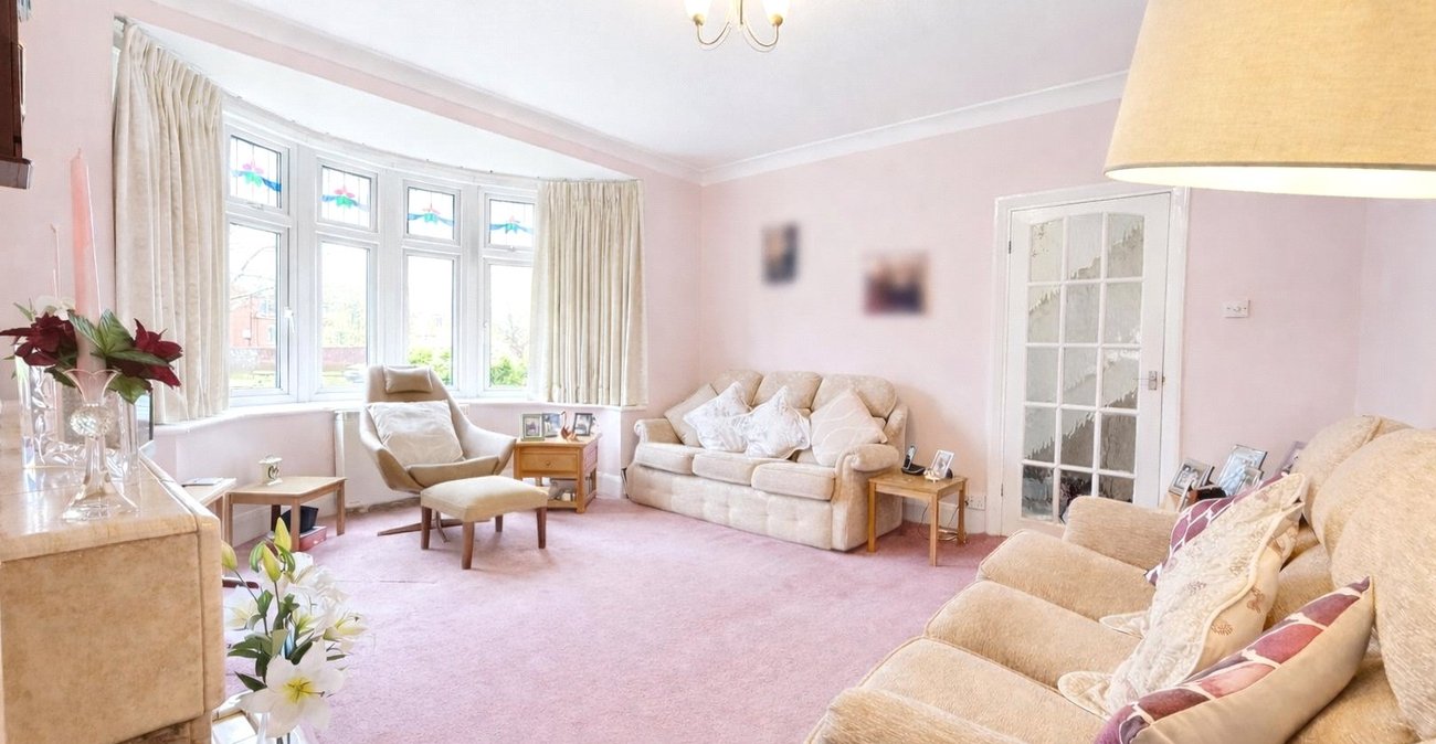 3 bedroom house for sale in London | Robinson Jackson