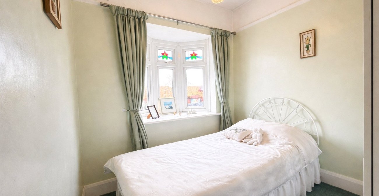 3 bedroom house for sale in London | Robinson Jackson