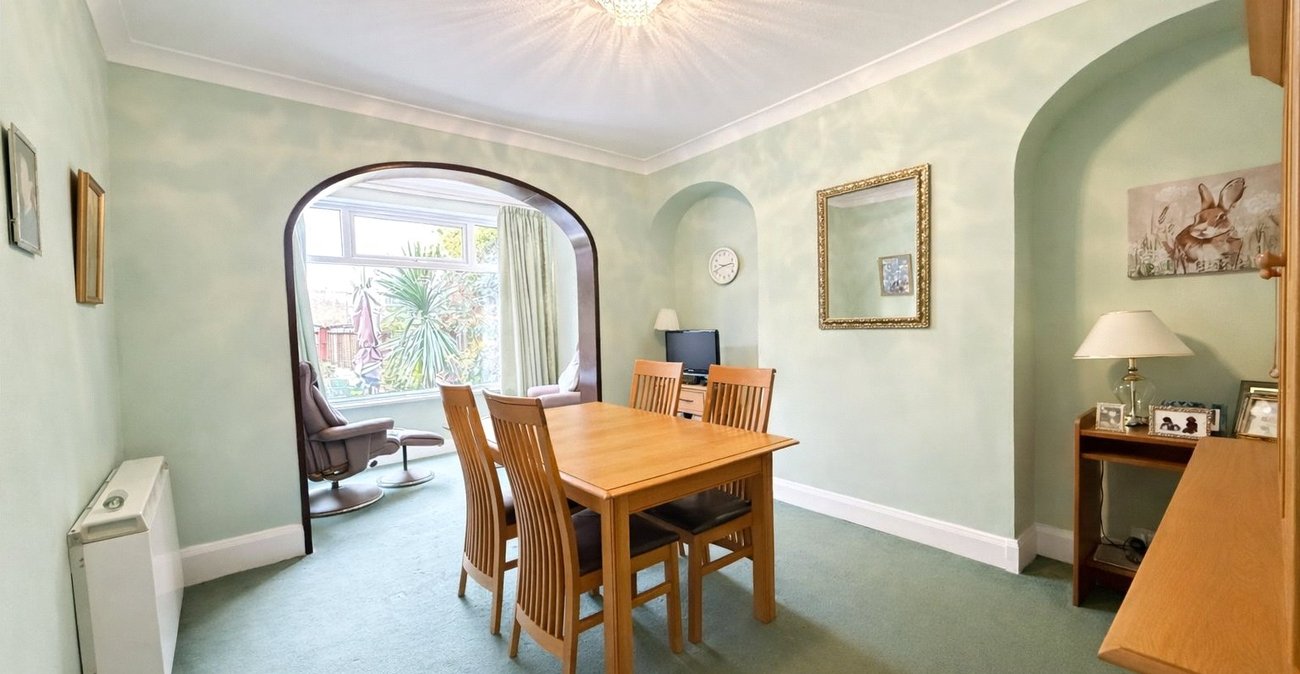 3 bedroom house for sale in London | Robinson Jackson