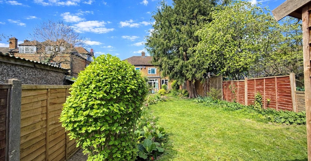 3 bedroom house for sale in London | Robinson Jackson