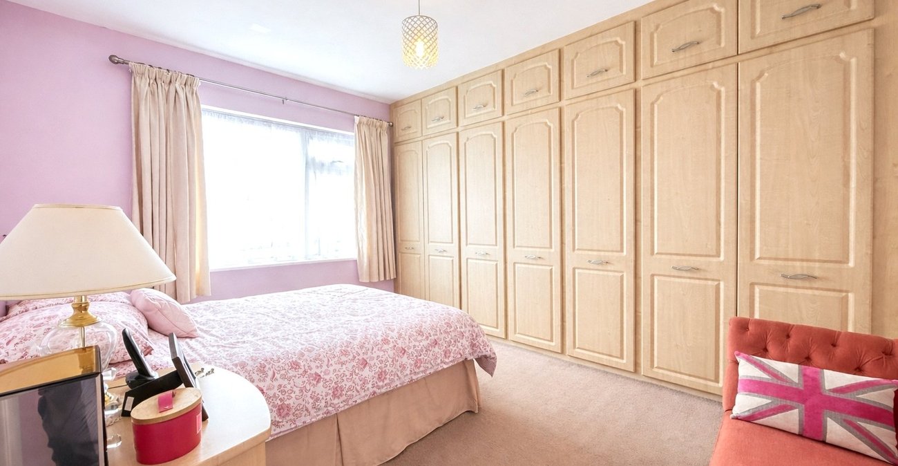 3 bedroom house for sale in London | Robinson Jackson