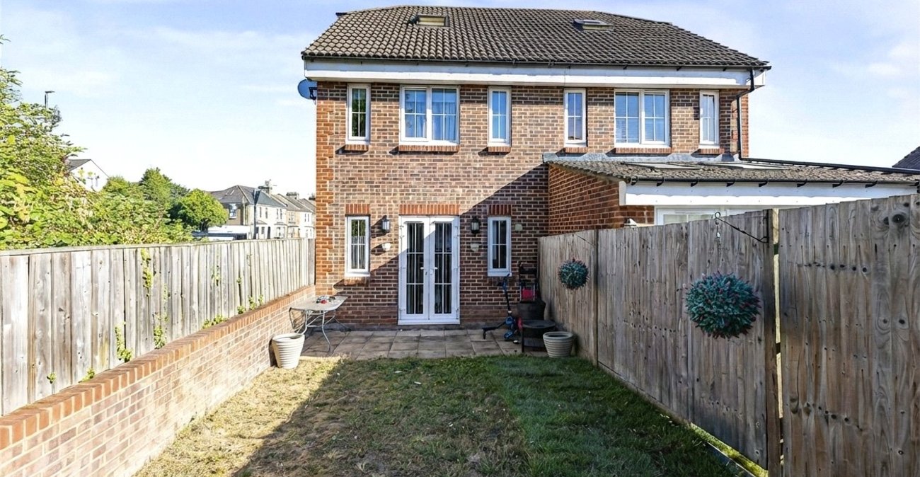 3 bedroom property for sale in Rochester | Robinson Michael & Jackson