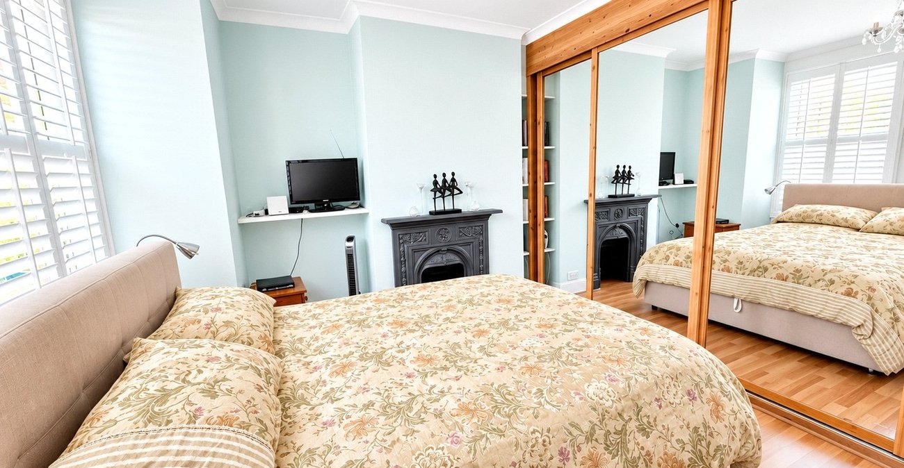 2 bedroom house for sale in Brockley | Robinson Jackson