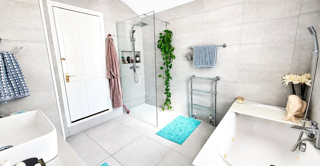 2 bedroom house for sale in Brockley | Robinson Jackson