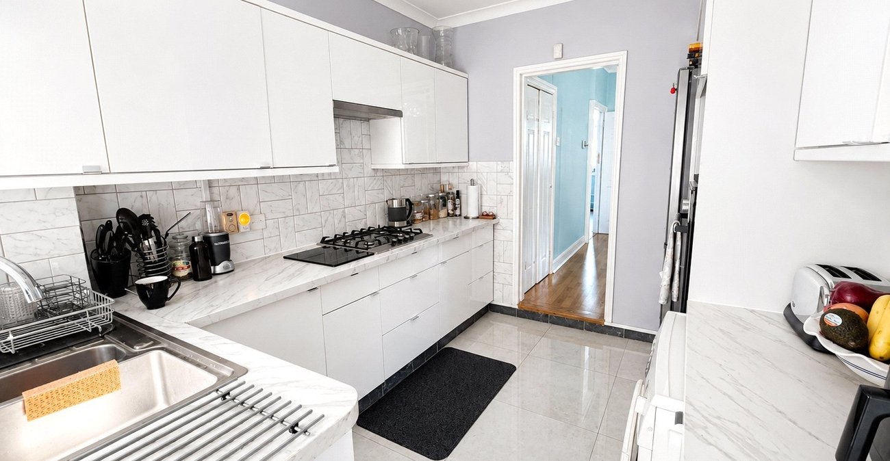 2 bedroom house for sale in Brockley | Robinson Jackson