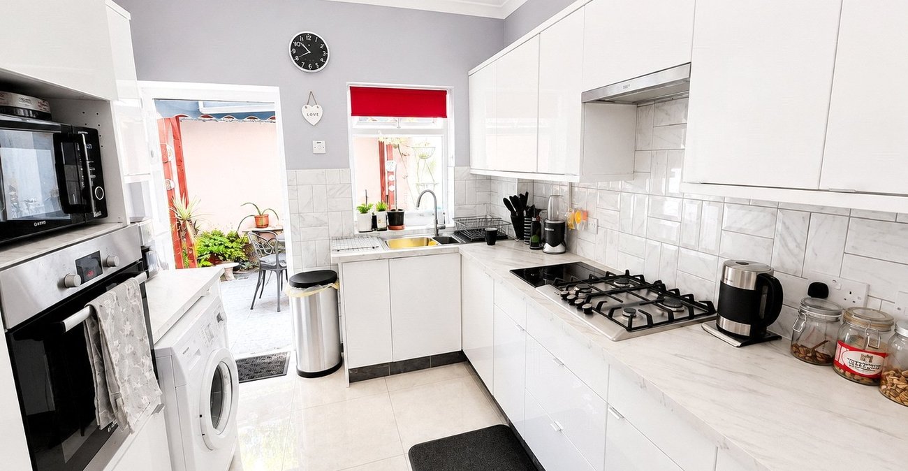 2 bedroom house for sale in Brockley | Robinson Jackson