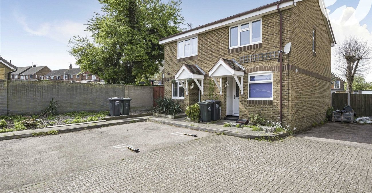 2 bedroom house for sale in Swanscombe | Robinson Jackson