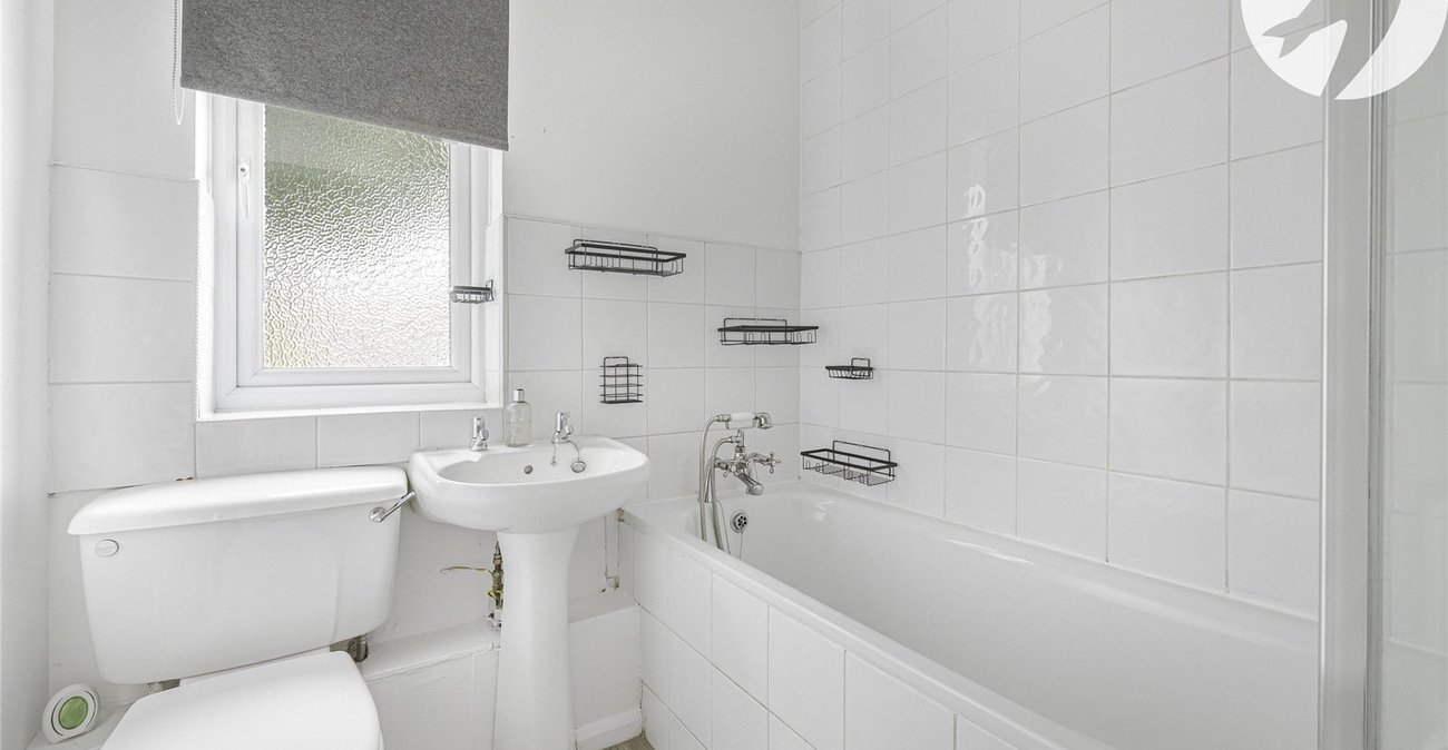2 bedroom house for sale in Swanscombe | Robinson Jackson