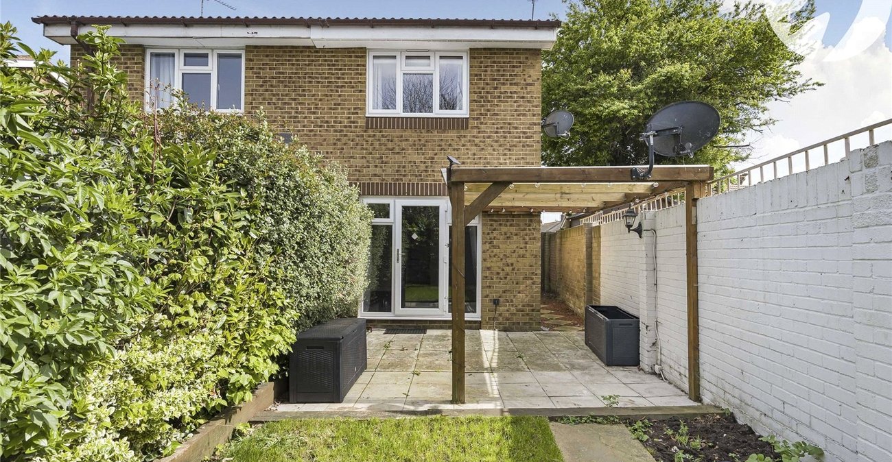 2 bedroom house for sale in Swanscombe | Robinson Jackson