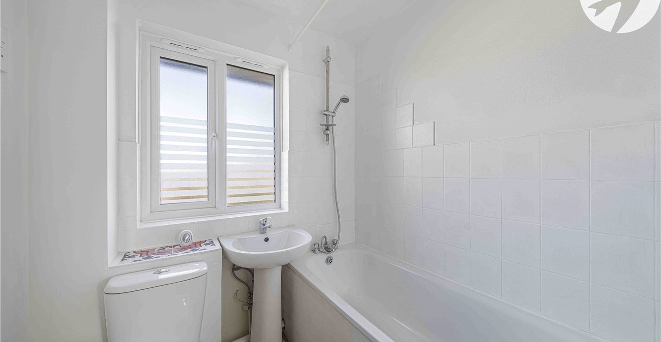 2 bedroom house for sale in Swanscombe | Robinson Jackson