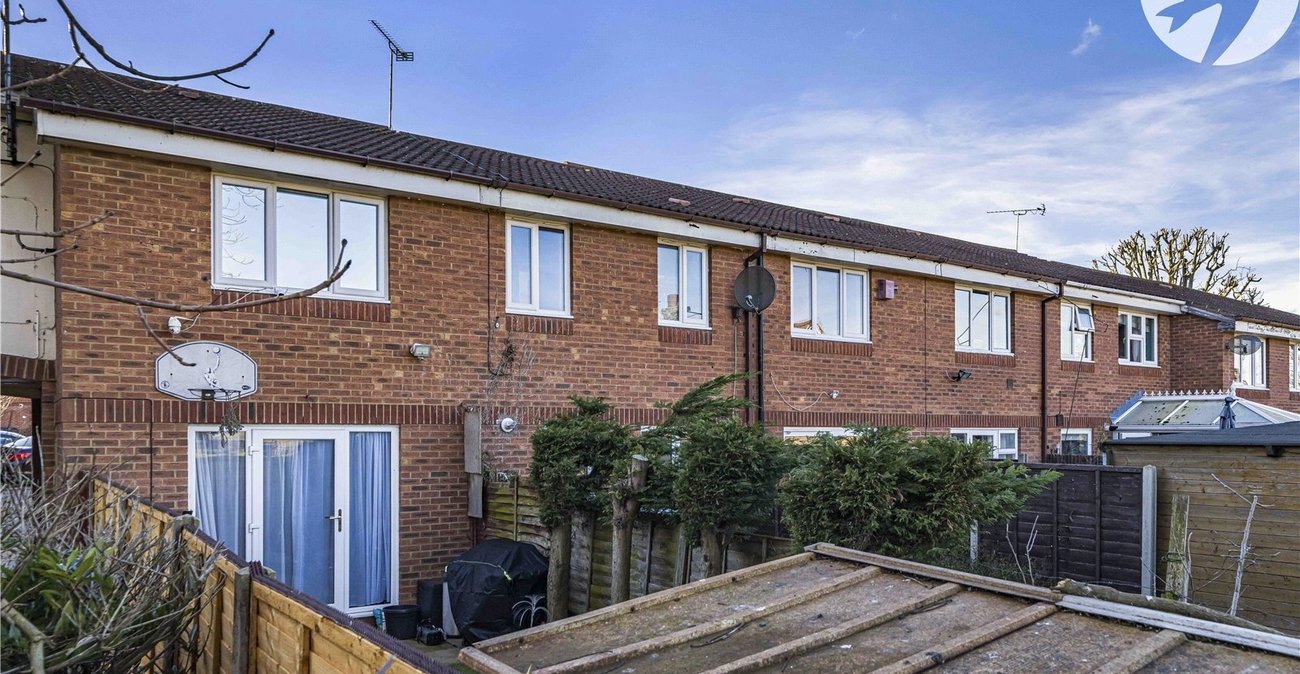 2 bedroom house for sale in Swanscombe | Robinson Jackson