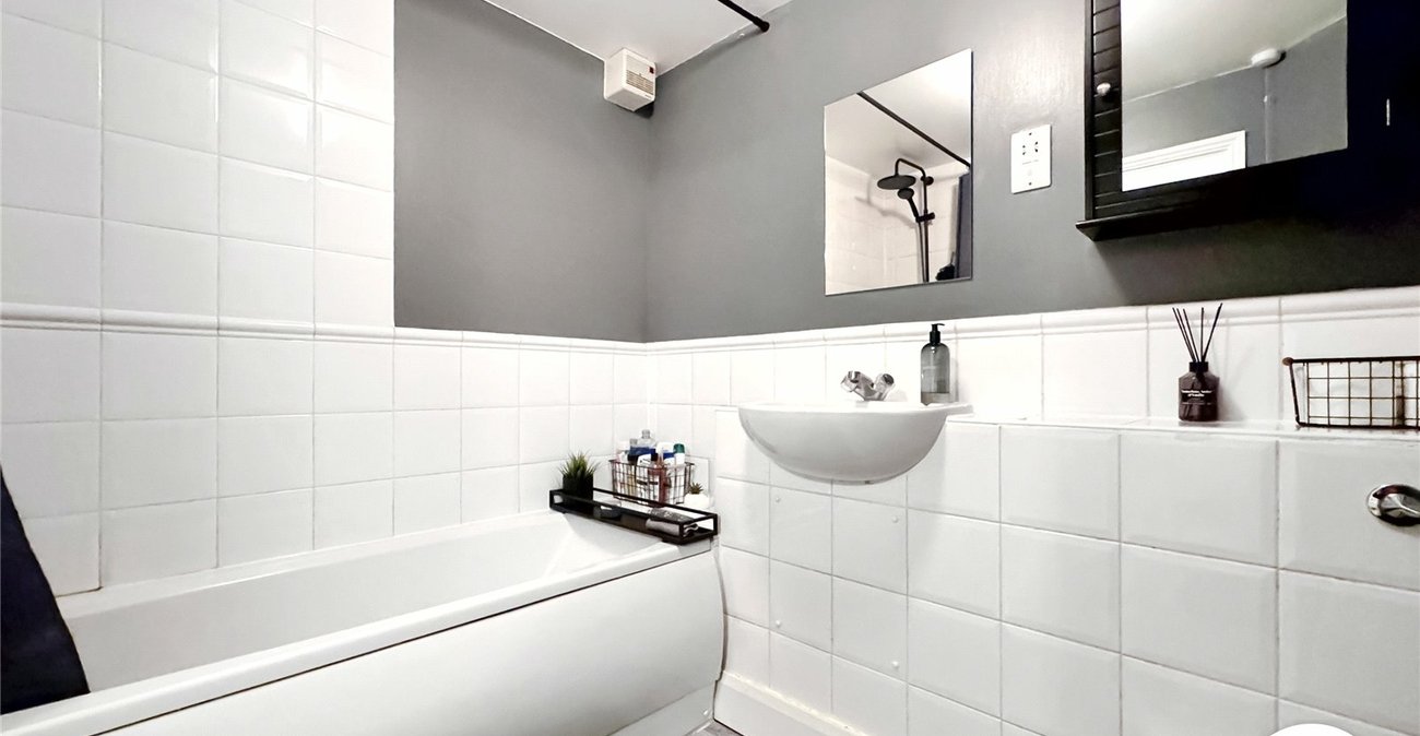 2 bedroom property for sale in Maidstone | Robinson Michael & Jackson