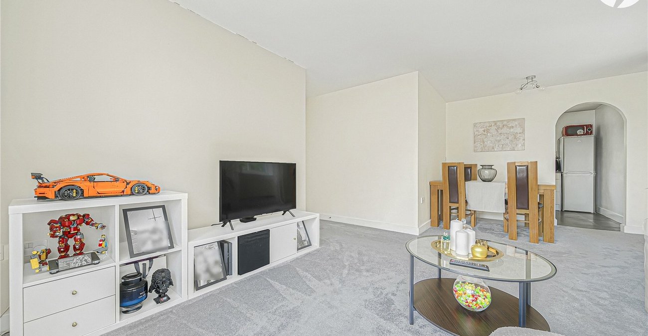 2 bedroom property for sale in Dartford | Robinson Jackson