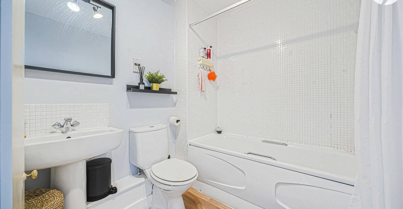 2 bedroom property for sale in Dartford | Robinson Jackson