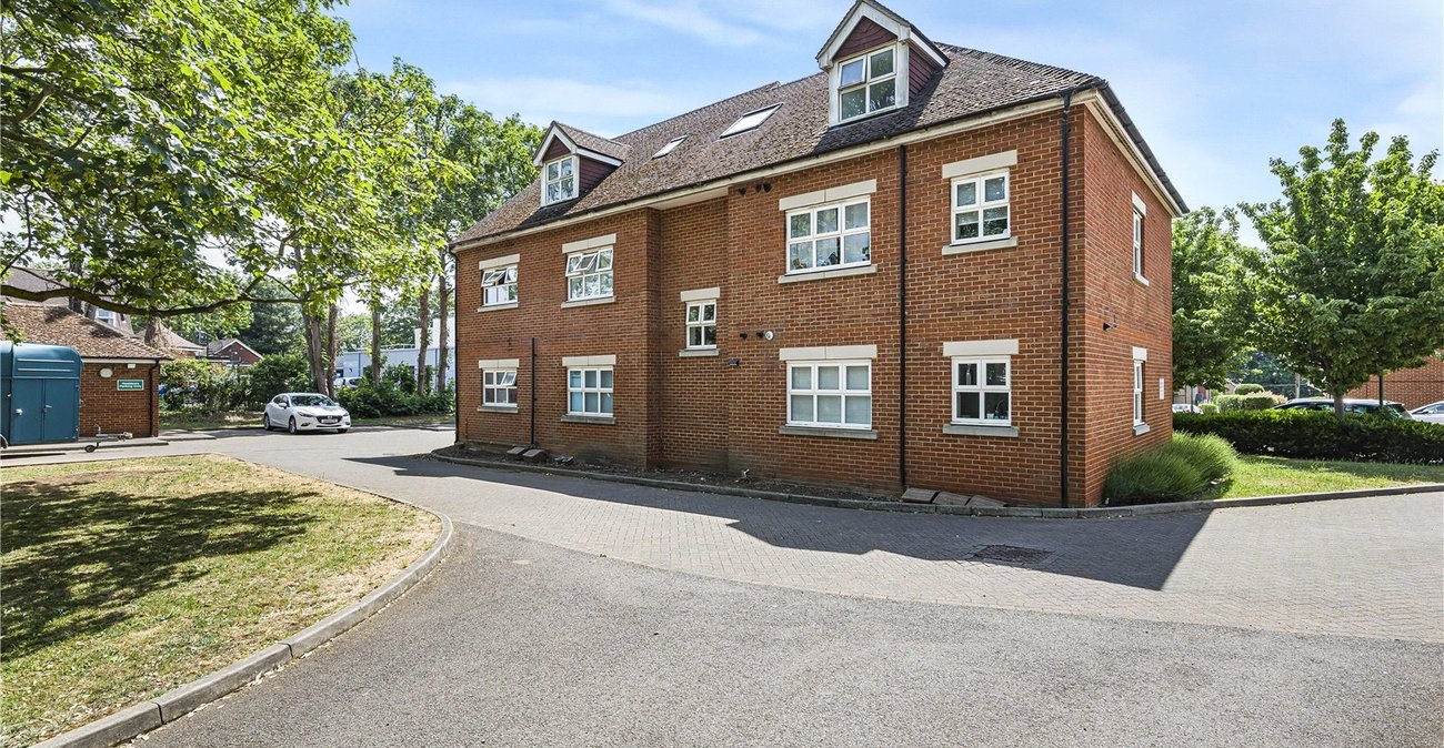 2 bedroom property for sale in Dartford | Robinson Jackson