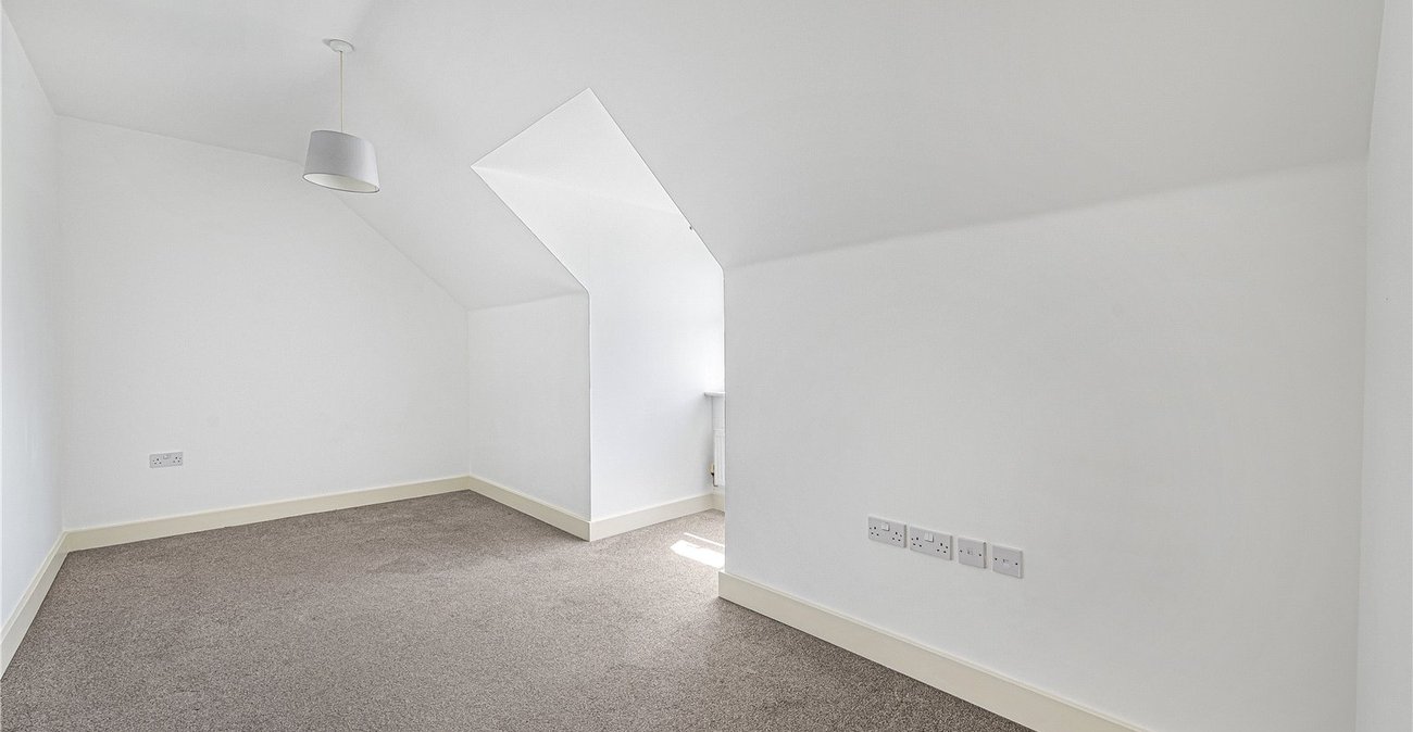 2 bedroom property for sale in Dartford | Robinson Jackson