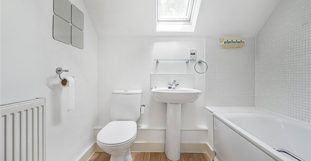 2 bedroom property for sale in Dartford | Robinson Jackson