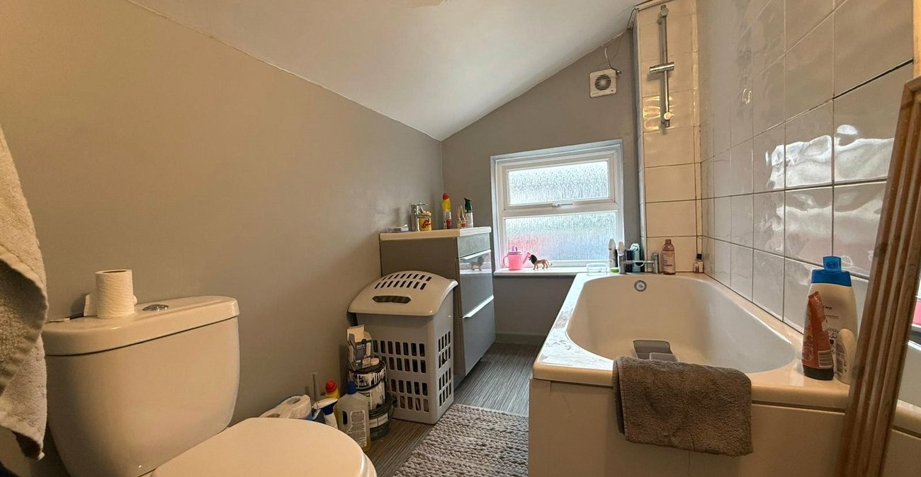 2 bedroom house for sale in Northfleet | Robinson Michael & Jackson