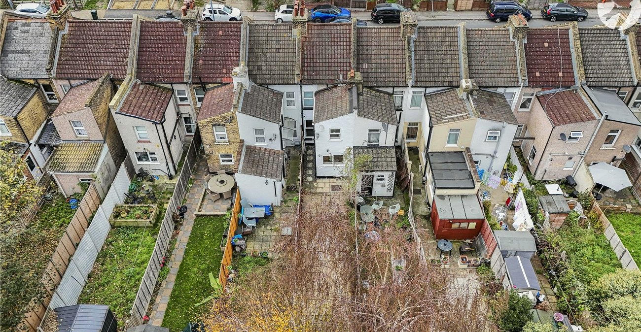 2 bedroom house for sale in Dartford | Robinson Jackson