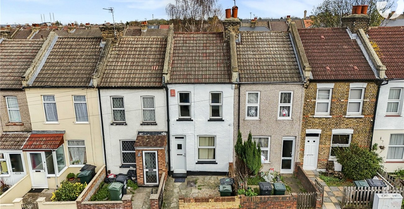 2 bedroom house for sale in Dartford | Robinson Jackson