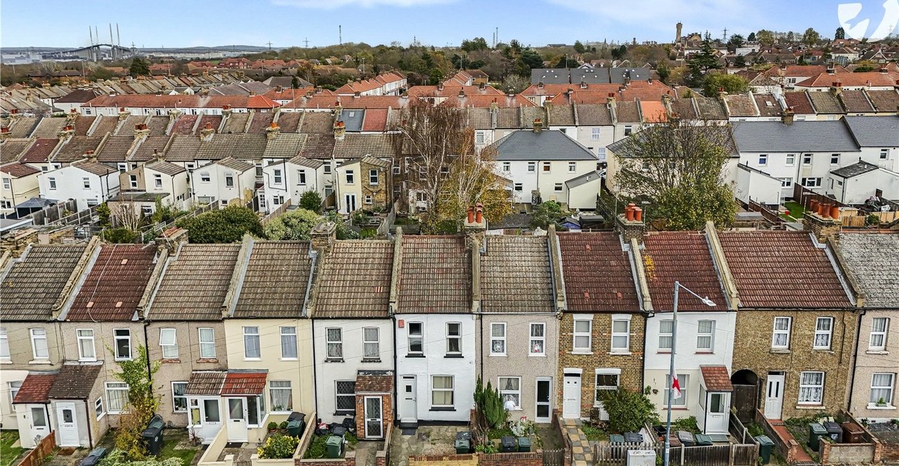 2 bedroom house for sale in Dartford | Robinson Jackson