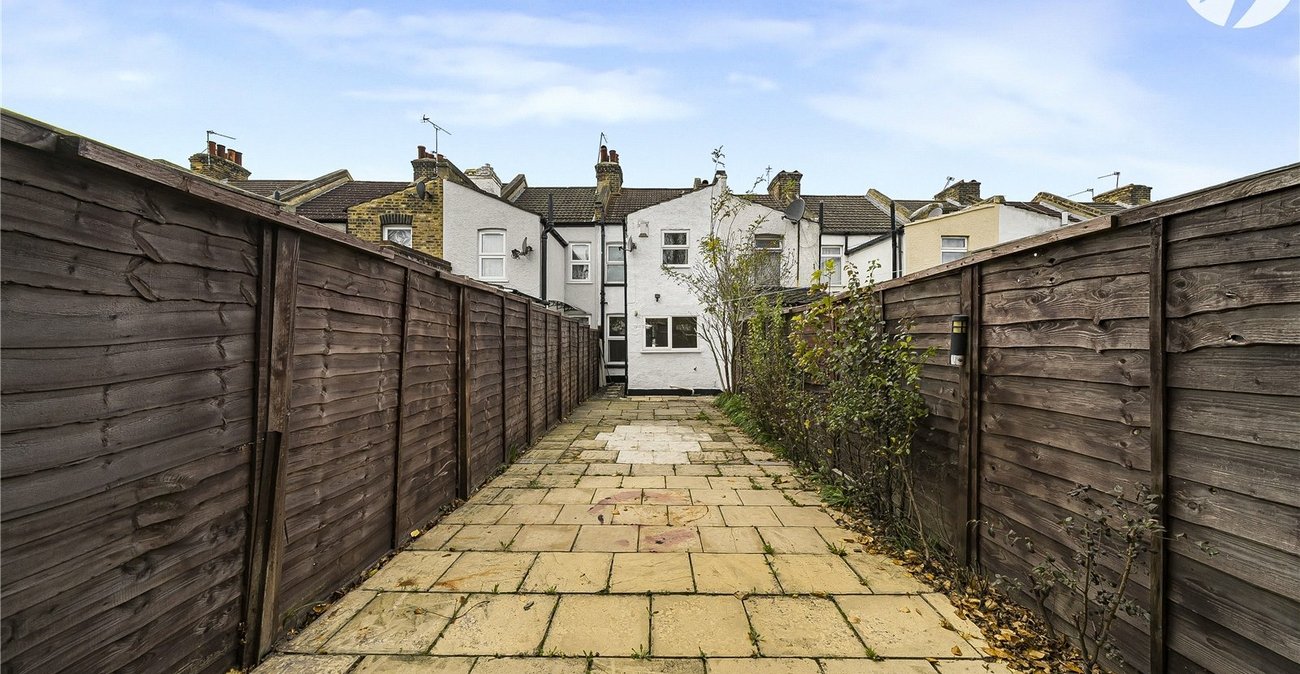 2 bedroom house for sale in Dartford | Robinson Jackson