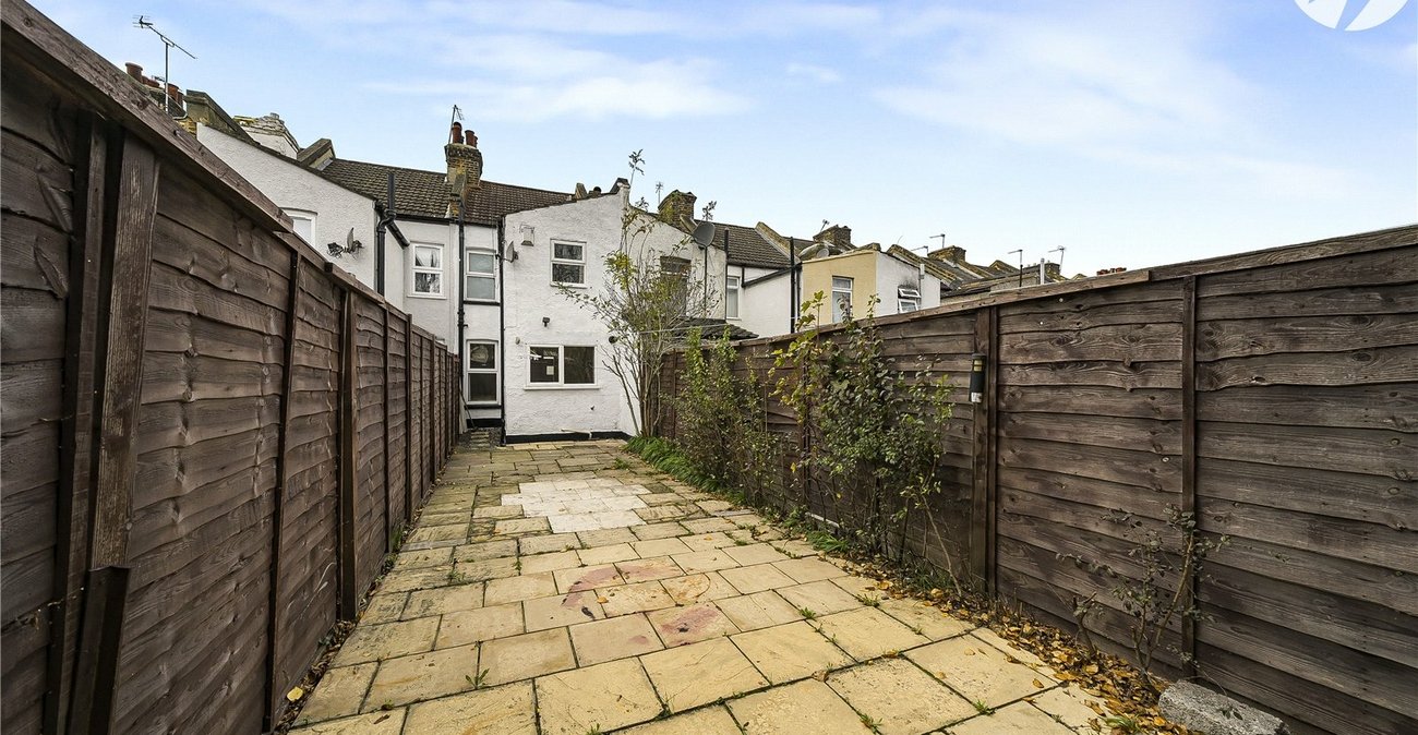 2 bedroom house for sale in Dartford | Robinson Jackson