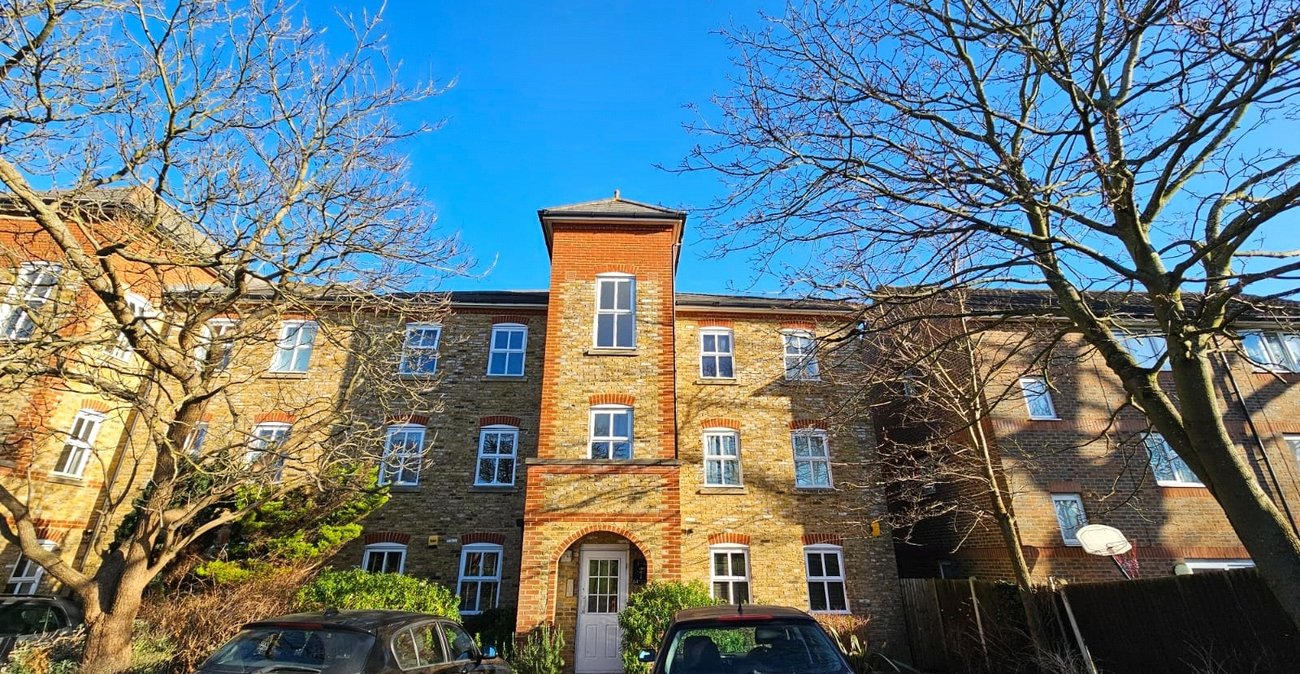2 bedroom property for sale in CATFORD | Robinson Jackson