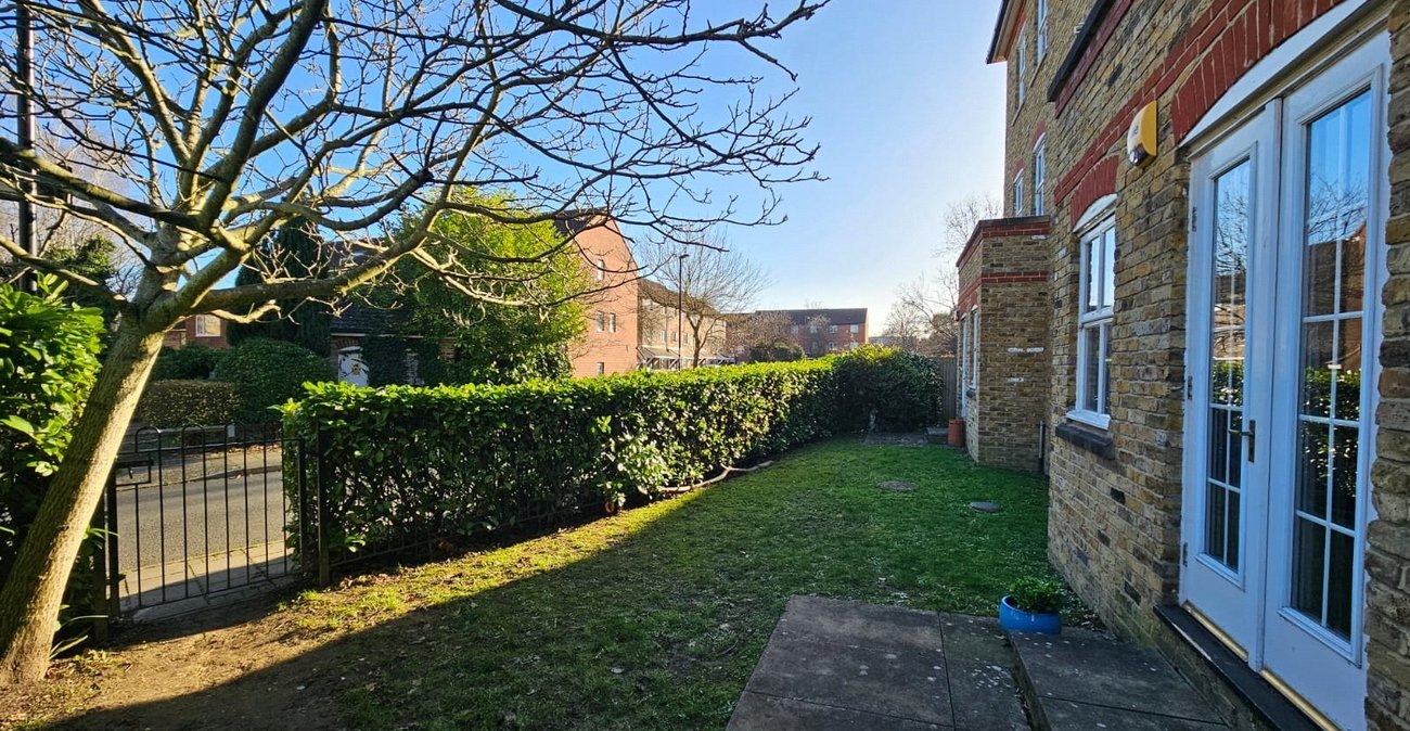 2 bedroom property for sale in CATFORD | Robinson Jackson