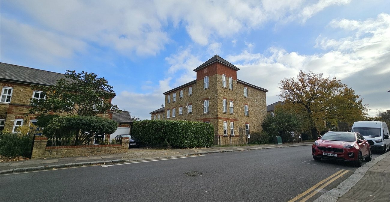 2 bedroom property for sale in Catford | Robinson Jackson