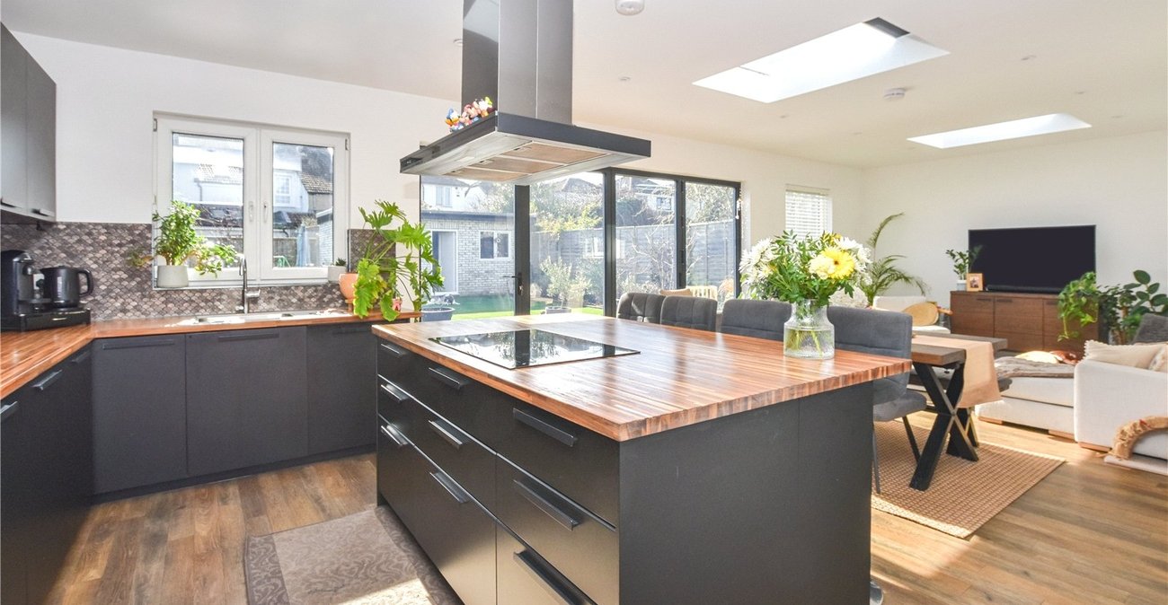 4 bedroom bungalow for sale in Bexleyheath | Robinson Jackson