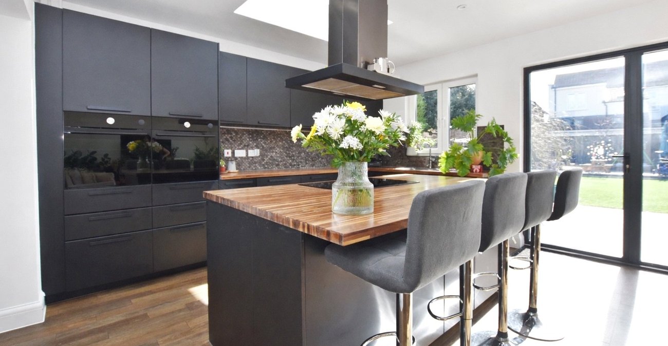 4 bedroom bungalow for sale in Bexleyheath | Robinson Jackson