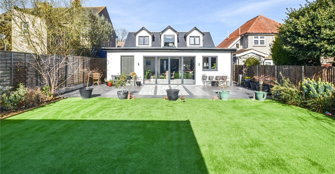 4 bedroom bungalow for sale in Bexleyheath | Robinson Jackson