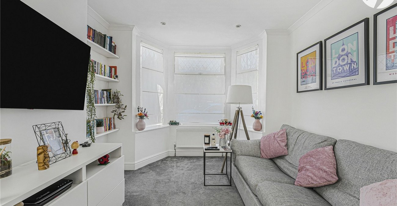 2 bedroom house for sale in West Dartford | Robinson Jackson