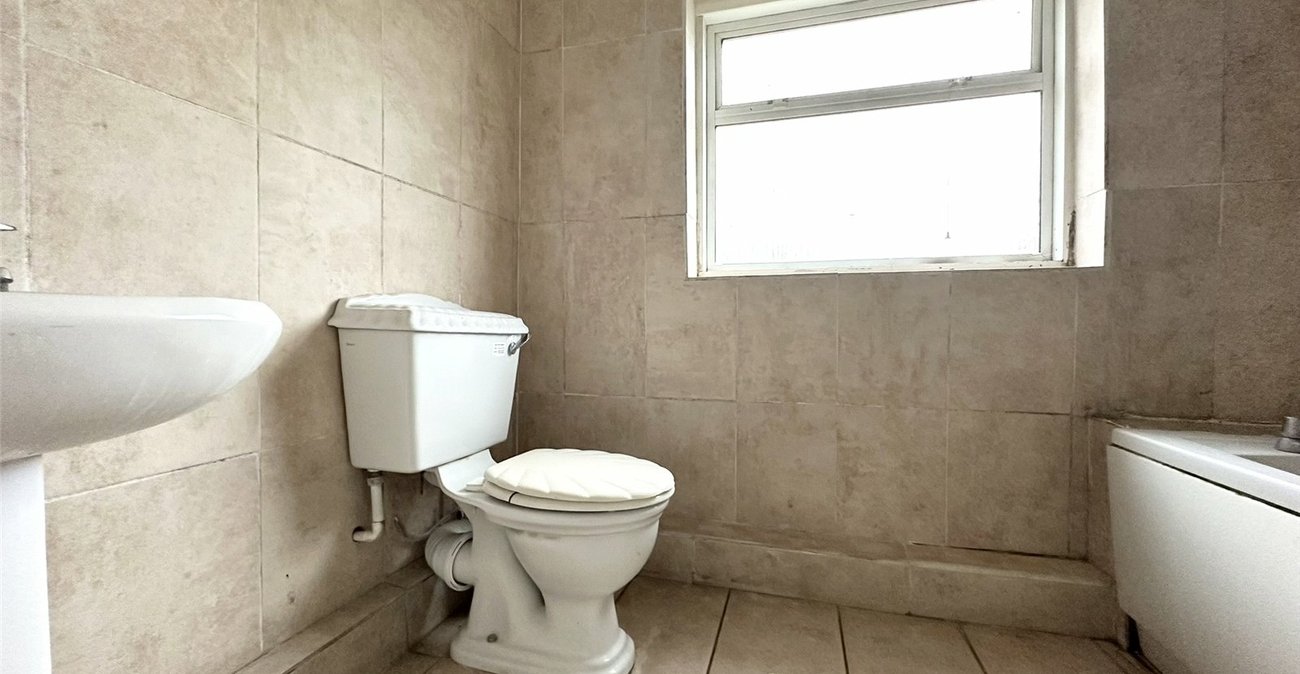 3 bedroom house for sale in Swanscombe | Robinson Jackson