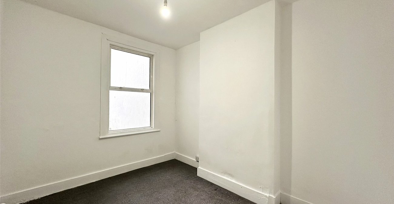 3 bedroom house for sale in Swanscombe | Robinson Jackson