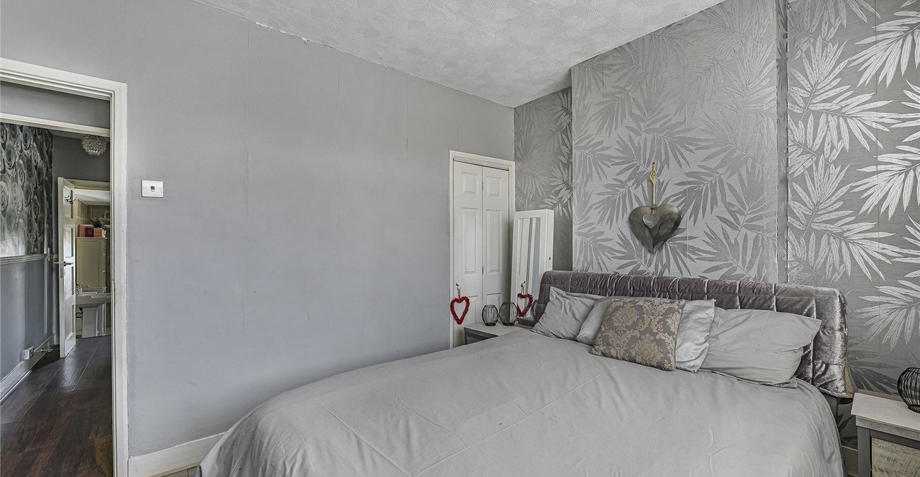 2 bedroom house for sale in Swanscombe | Robinson Jackson