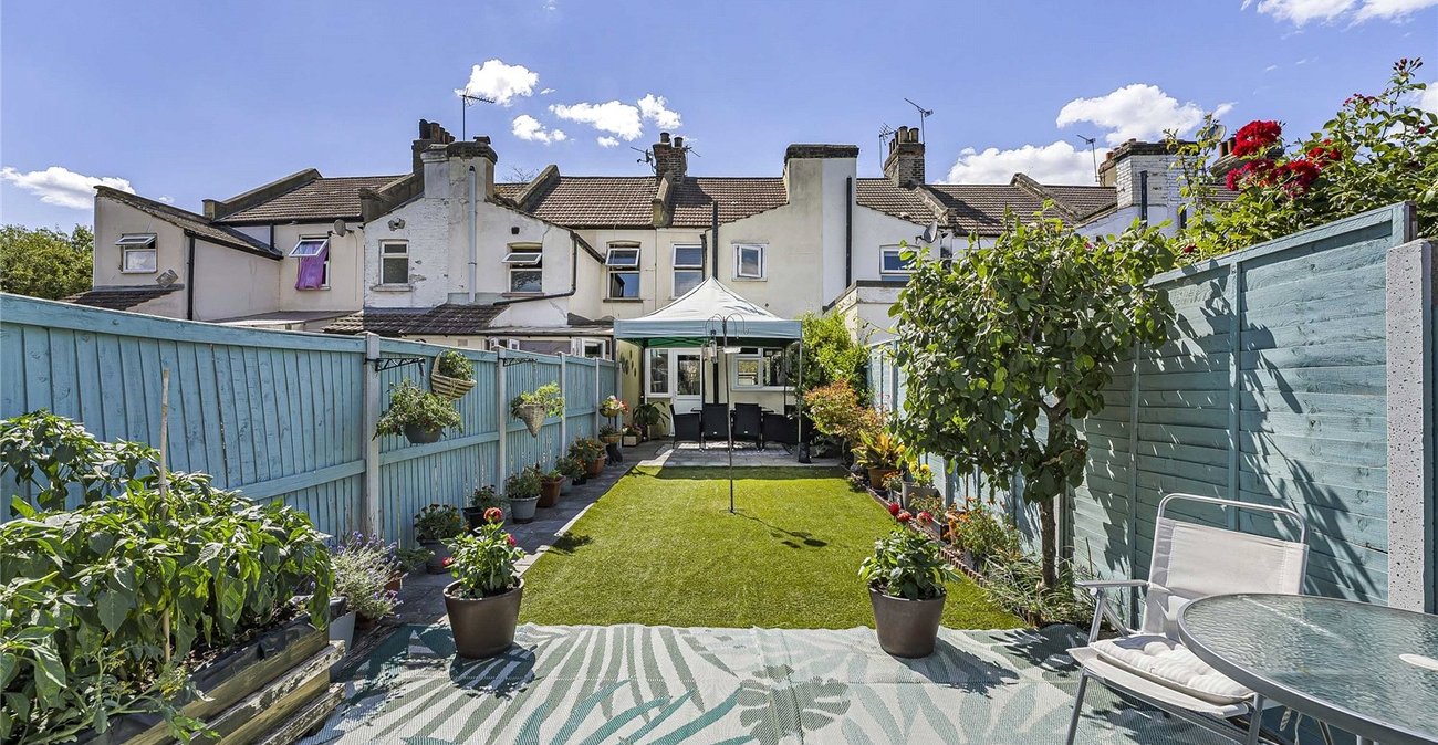 2 bedroom house for sale in Swanscombe | Robinson Jackson