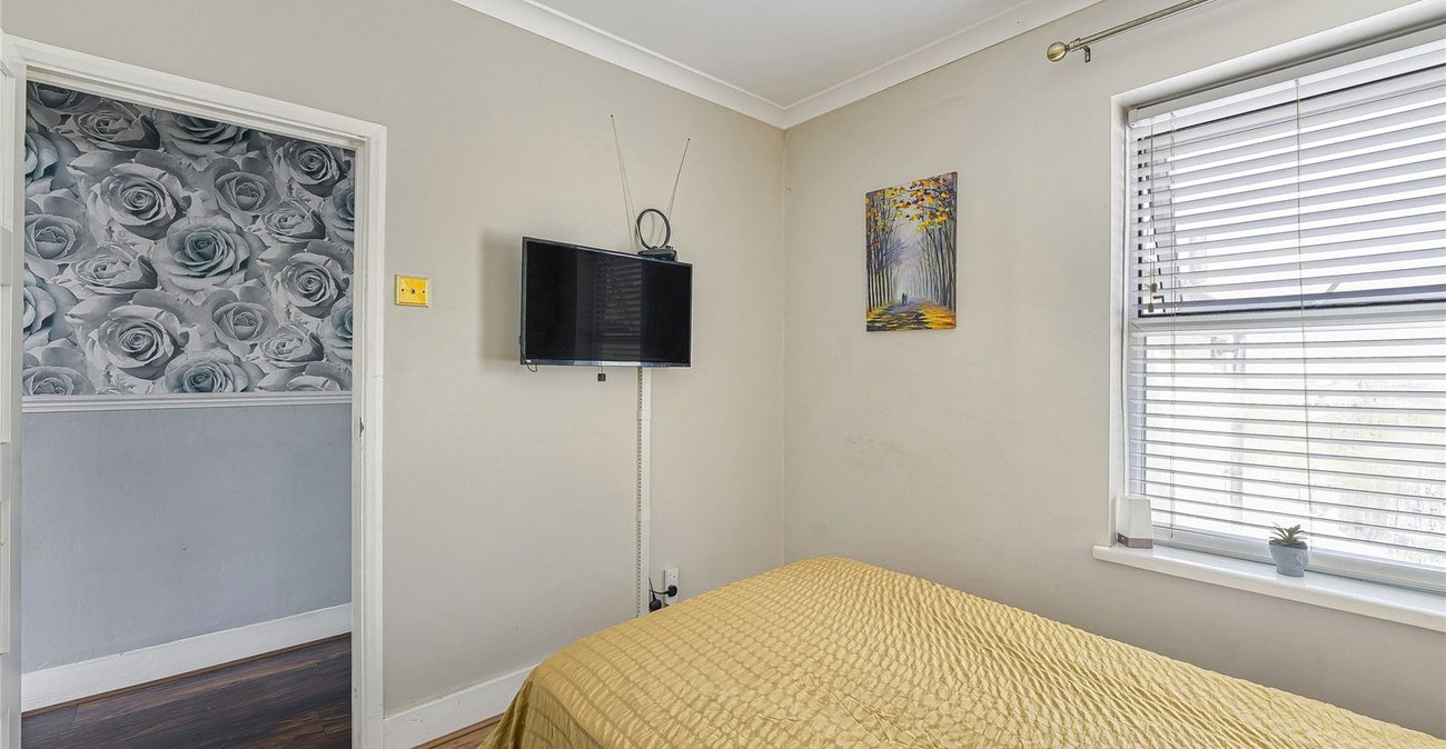 2 bedroom house for sale in Swanscombe | Robinson Jackson