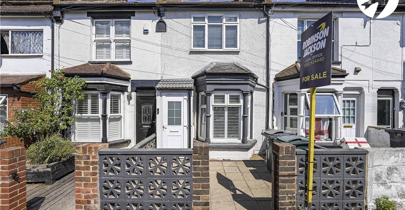 2 bedroom house for sale in Swanscombe | Robinson Jackson