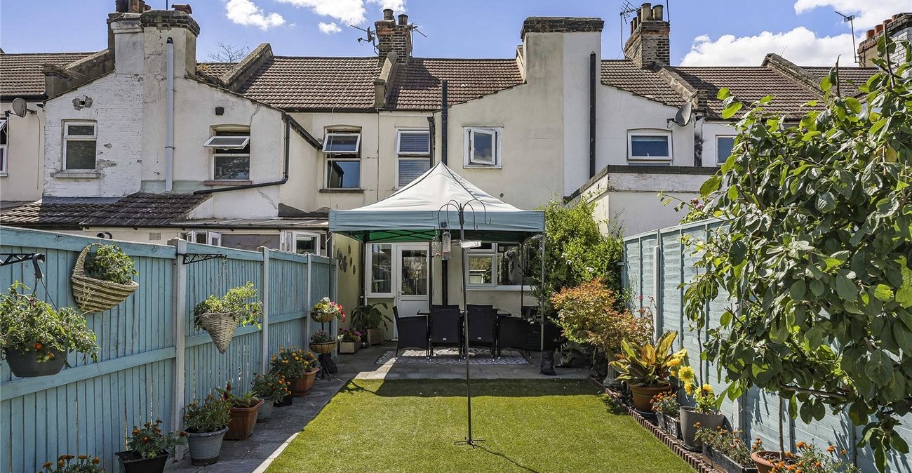 2 bedroom house for sale in Swanscombe | Robinson Jackson