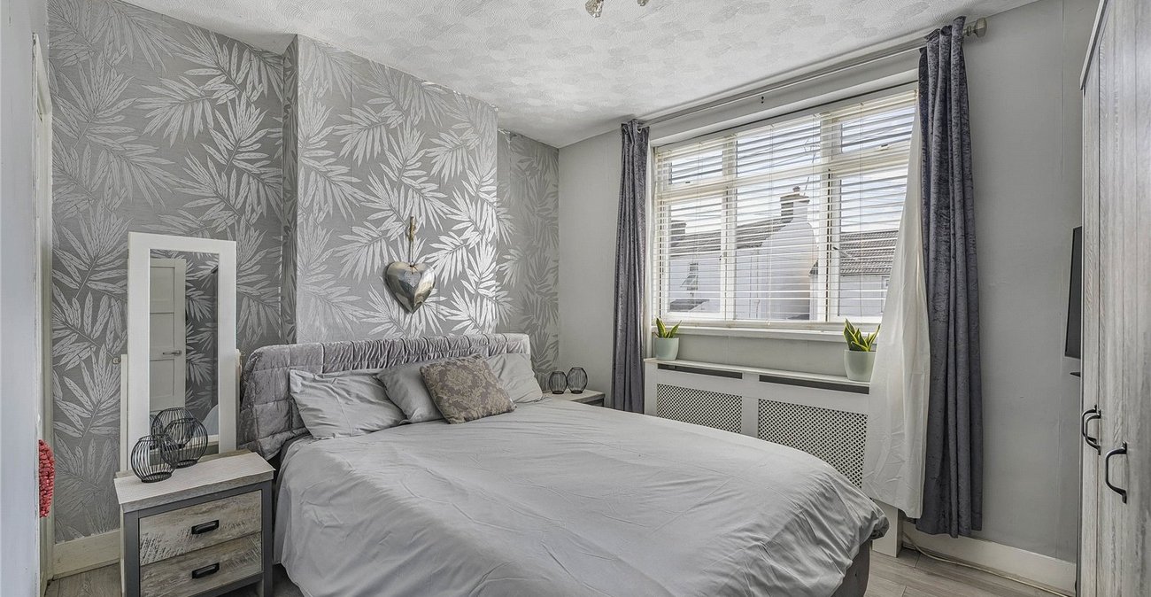 2 bedroom house for sale in Swanscombe | Robinson Jackson