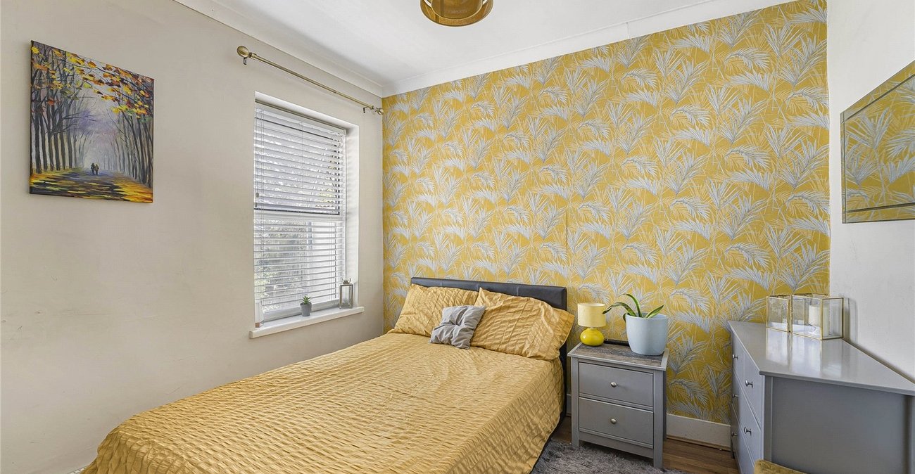 2 bedroom house for sale in Swanscombe | Robinson Jackson