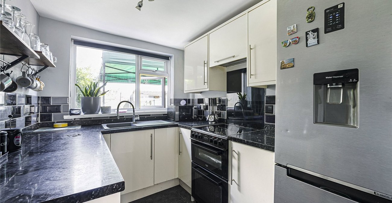 2 bedroom house for sale in Swanscombe | Robinson Jackson