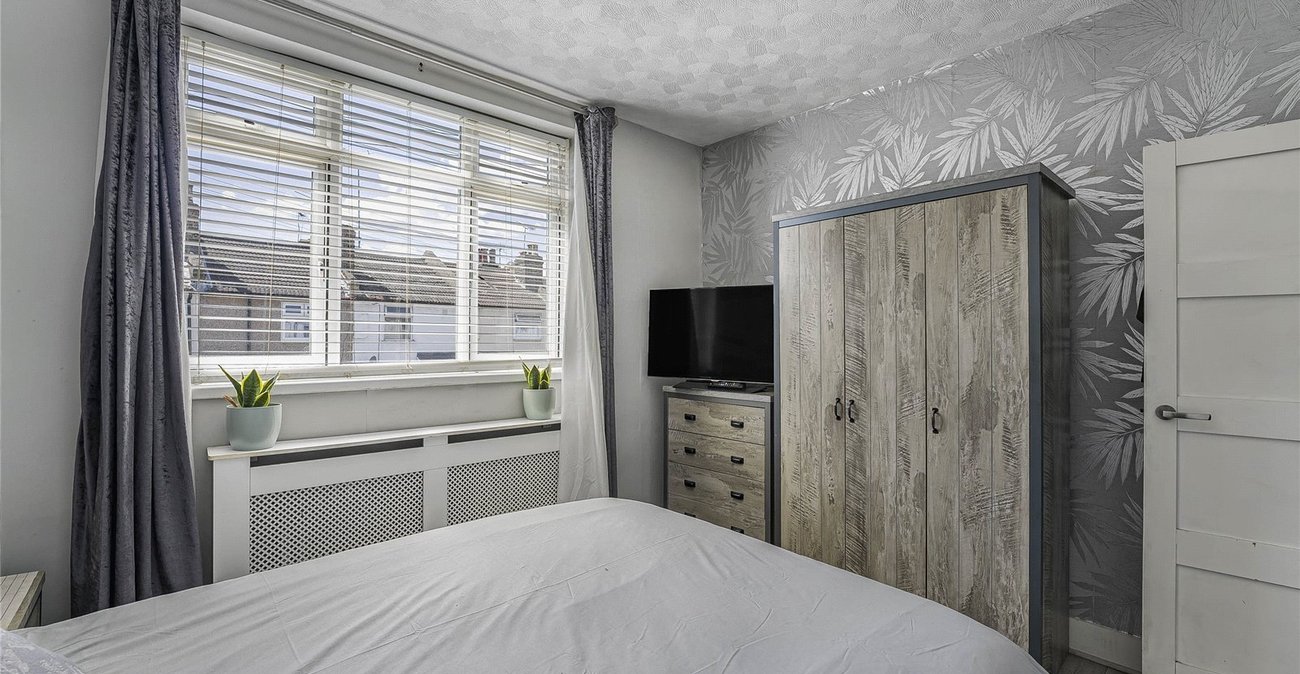 2 bedroom house for sale in Swanscombe | Robinson Jackson